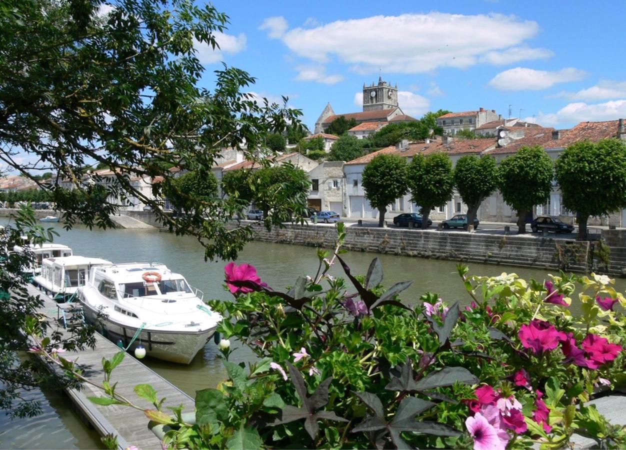 לינה וארוחת בוקר Saint-Savinien De Charme Et D'Eau מראה חיצוני תמונה